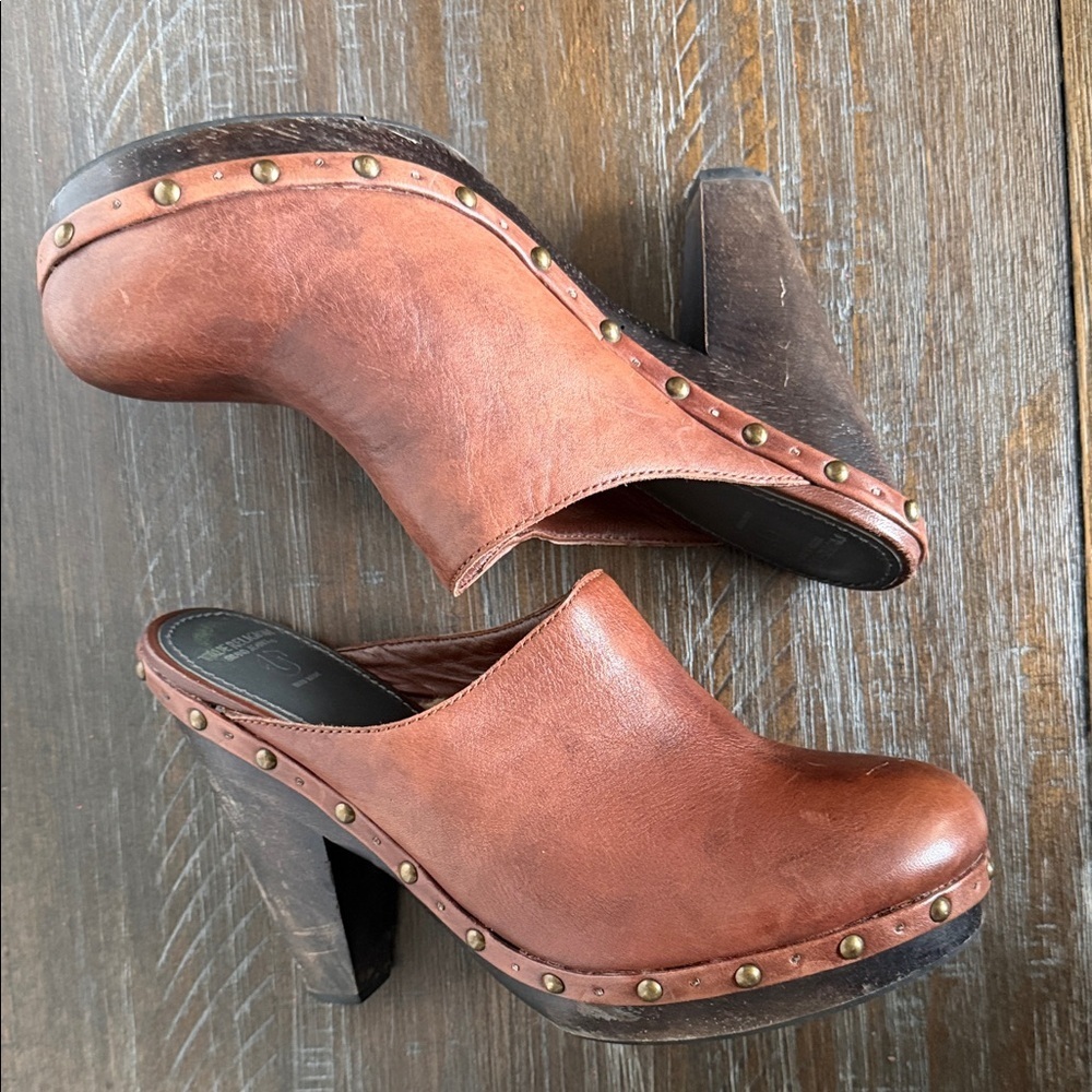 True Religion Tan Leather Women's Faux Fur Lined Mules Size 8 4" Wooden Heels